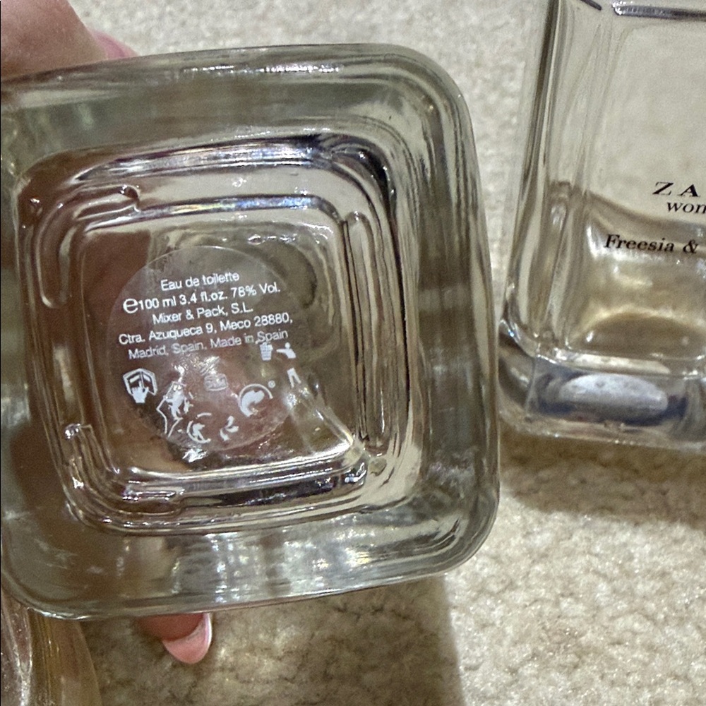 Zara Fragrance Set with Gold and Cream Accents - Picture 7 of 9